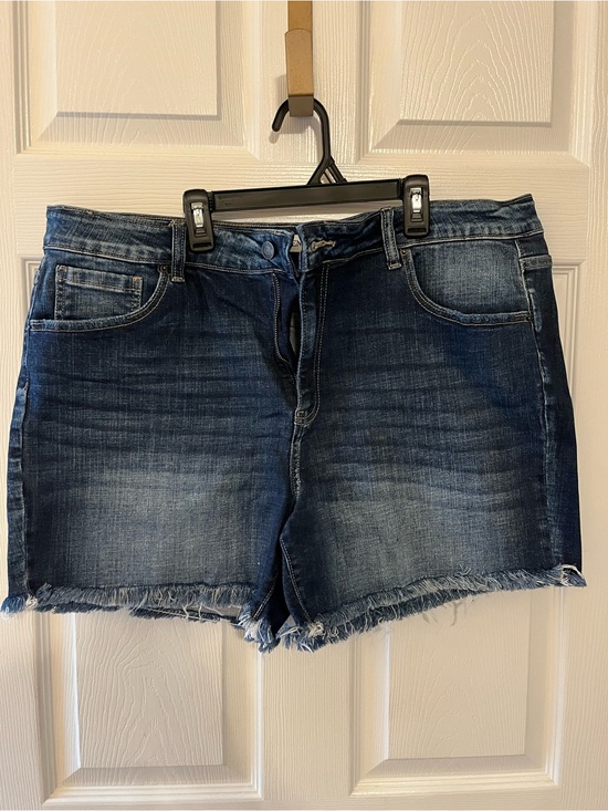Zenana Signature Pants - Mid Wash Denim Jean Shorts with Frayed Hem